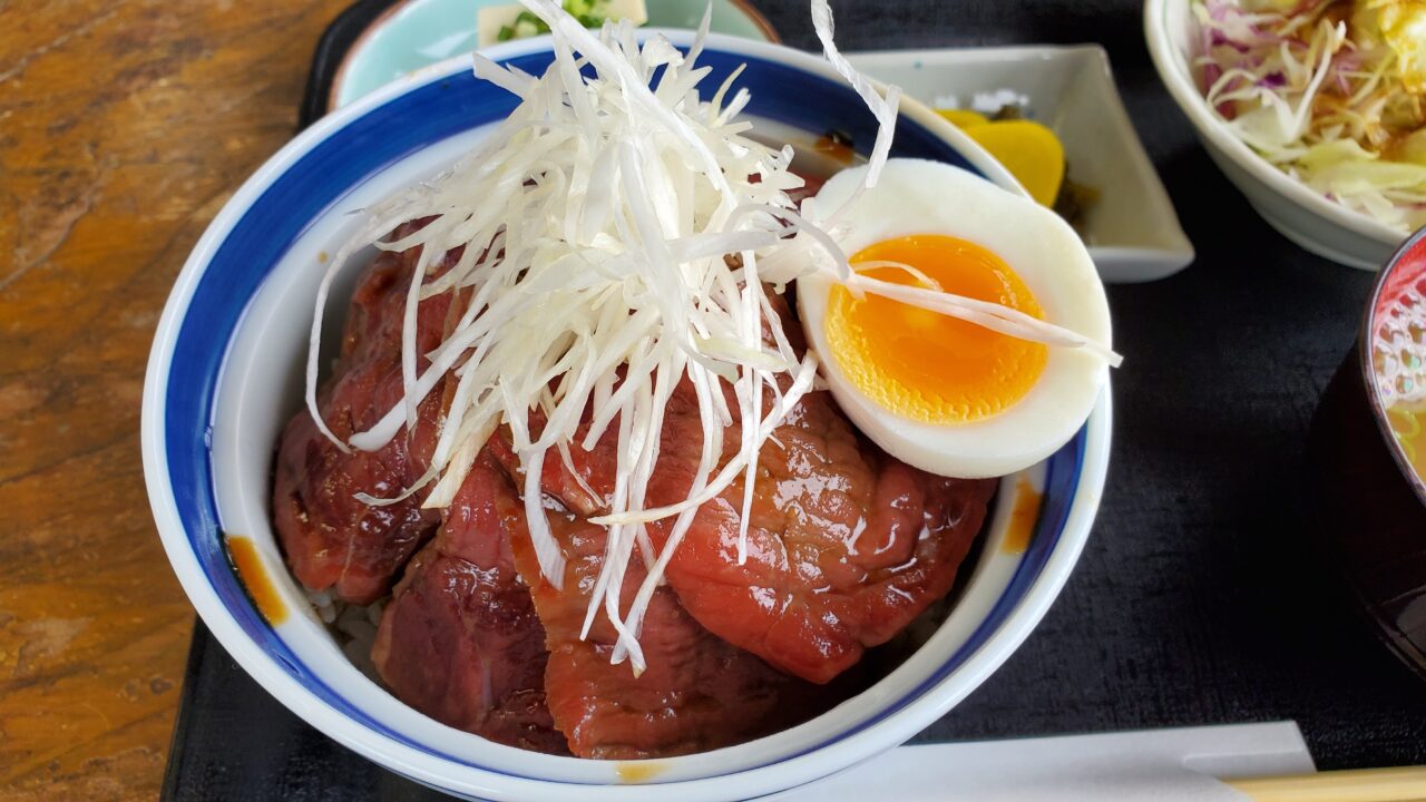 レストラン北山
あか牛丼
阿蘇
倍喰丼セット
バイク丼