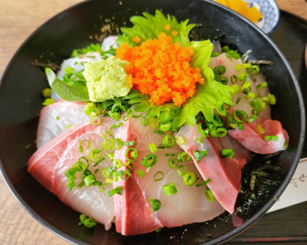 「海鮮丸丼」
海鮮丸